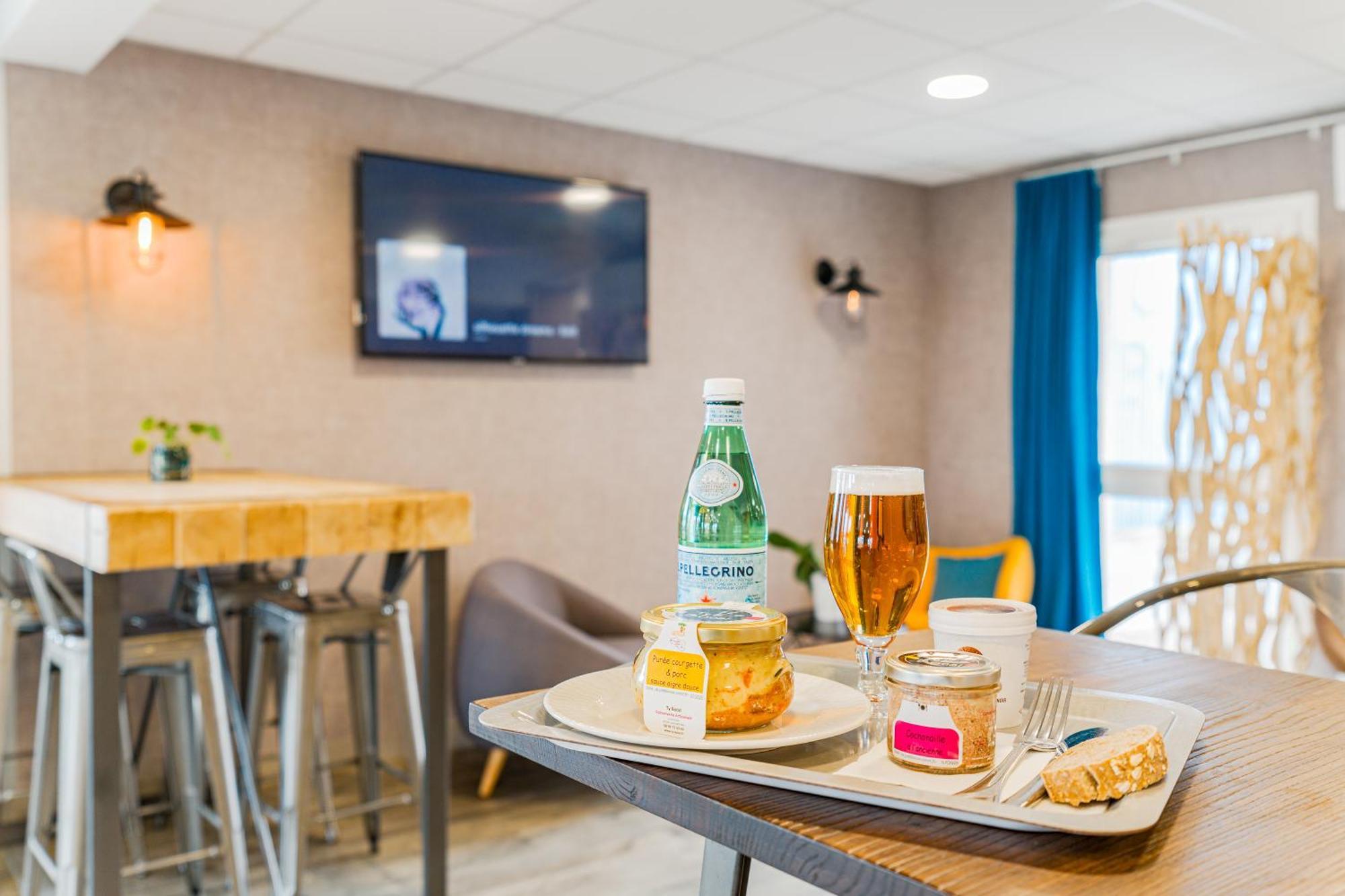 Kyriad Direct Tours Sud - Chambray Les Tours Exterior foto