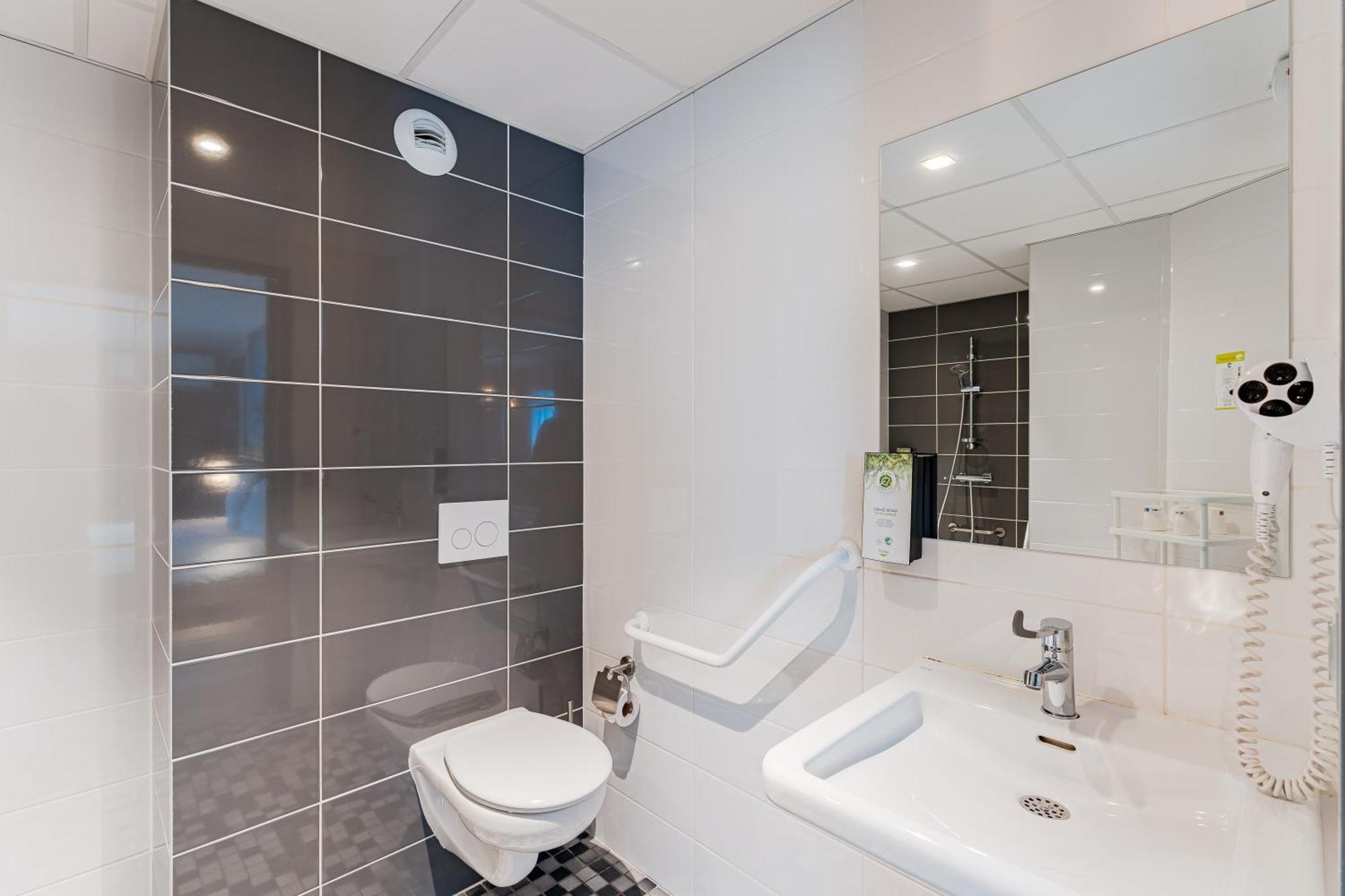Kyriad Direct Tours Sud - Chambray Les Tours Exterior foto