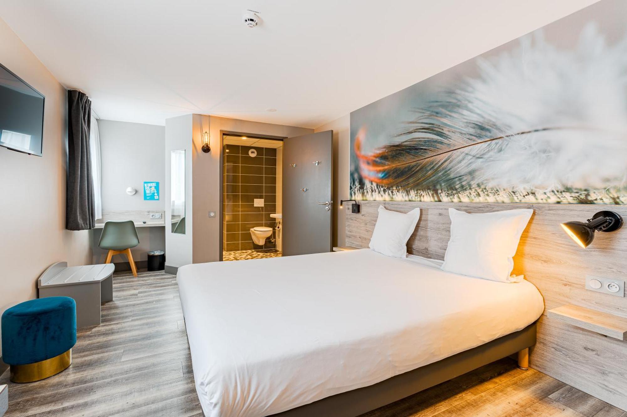 Kyriad Direct Tours Sud - Chambray Les Tours Exterior foto