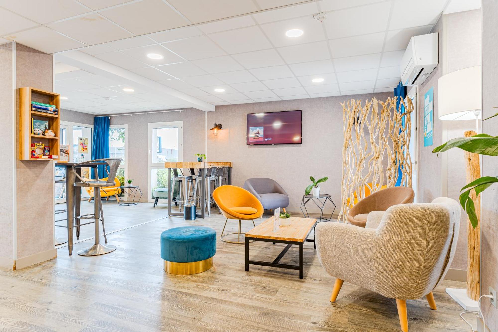 Kyriad Direct Tours Sud - Chambray Les Tours Exterior foto