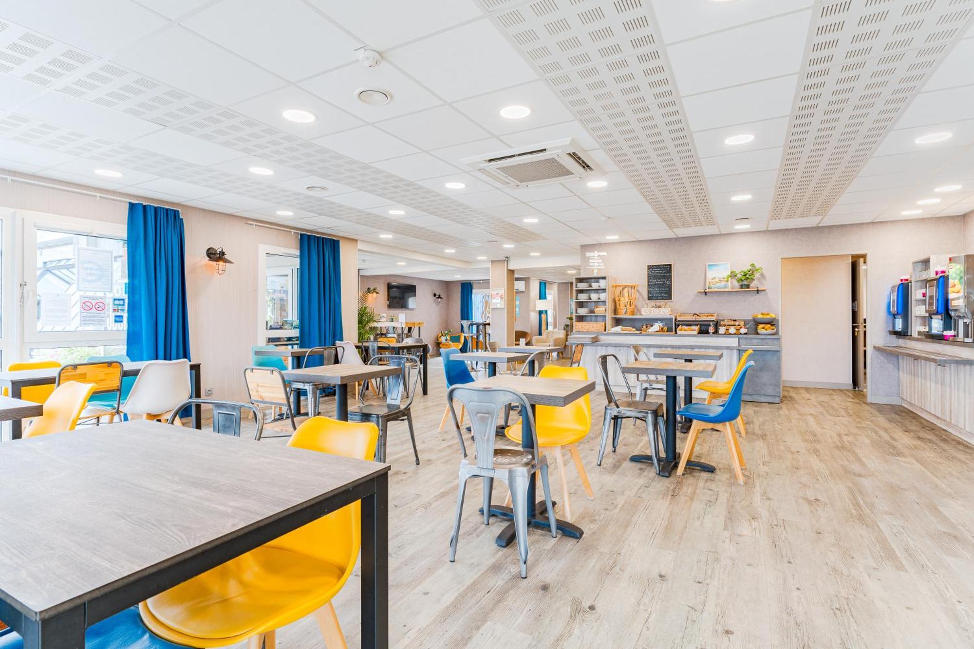 Kyriad Direct Tours Sud - Chambray Les Tours Exterior foto